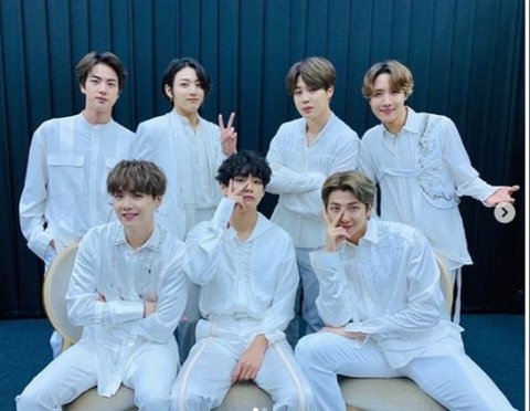 BTS (doc.Instagram @bts_v/https://www.instagram.com/p/B3frhZ3g3An/Henry)