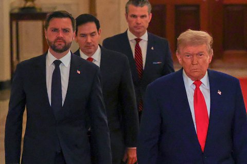 Presiden AS Donald Trump bersama Wakil Presiden JD Vance, Menteri Luar Negeri Marco Rubio, dan Menteri Pertahanan Pete Hegseth saat konpers di Gedung Putih di Washington, AS, Sabtu, (21/06/2025
