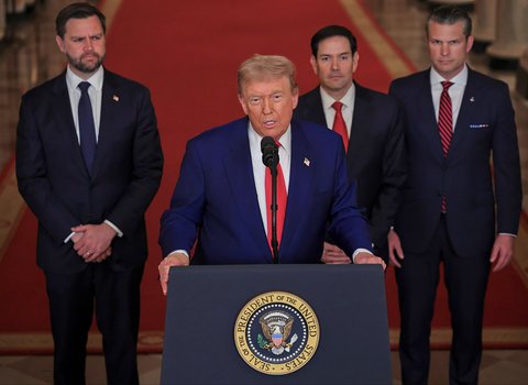Presiden AS Donald Trump bersama Wakil Presiden JD Vance, Menteri Luar Negeri Marco Rubio, dan Menteri Pertahanan Pete Hegseth saat konpers di Gedung Putih di Washington, AS, Sabtu, (21/06/2025