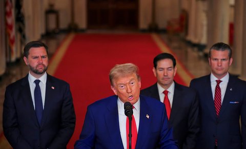 Presiden AS Donald Trump bersama Wakil Presiden JD Vance, Menteri Luar Negeri Marco Rubio, dan Menteri Pertahanan Pete Hegseth saat konpers di Gedung Putih di Washington, AS, Sabtu, (21/06/2025