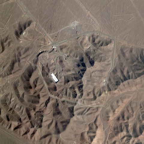 Gambar satelit yang dirilis oleh Planet Labs pada tanggal 13 Juni 2025 ini menunjukkan Pabrik Pengayaan Bahan Bakar Fordow, di timur laut Qom, Iran pada tanggal 19 Mei 2025.