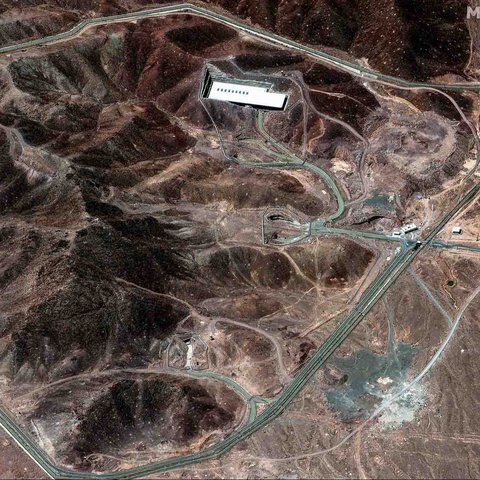 Tiga lokasi nuklir di Iran, yakni  Fordow, Natanz, dan Isfahan,