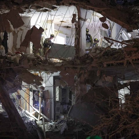Iran meluncurkan ratusan rudal balistik sebagai serangan besar-besaran terhadap Israel, Jumat malam (13/06/2025).