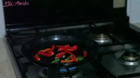 Ingat Kiki Amalia? 6 Potret Dapurnya Usai Jadi Istri Pengusaha Batu Bara, Mungil Tak Banyak Perabotan