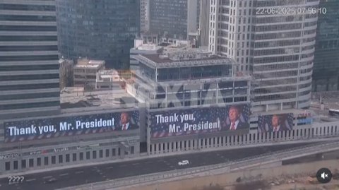 Muncul Spanduk Besar Gambar Donald Trump 'Thank You Mr President' di Tel Aviv Usai AS Bombardir Iran