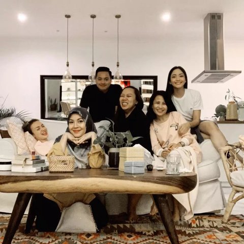 7 Potret Dapur Canggih Ririn Dwi Ariyanti, Dilengkapi Kompor Modern hingga Mesin Kopi Mahal