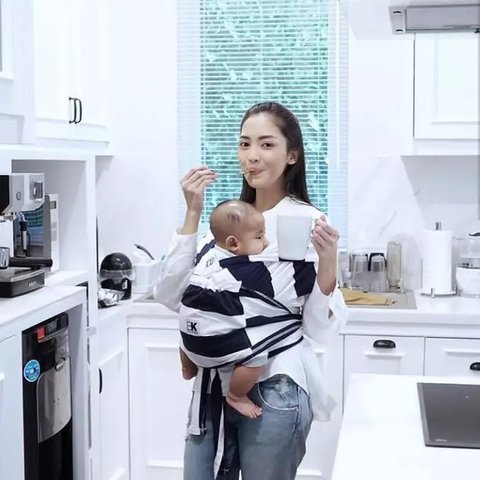 7 Potret Dapur Canggih Ririn Dwi Ariyanti, Dilengkapi Kompor Modern hingga Mesin Kopi Mahal