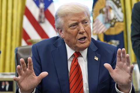 Presiden Amerika Serikat Donald Trump di Ruang Oval, Gedung Putih, Kamis (17/4/2025). (Dok.&nbsp;AP Photo/Alex Brandon)