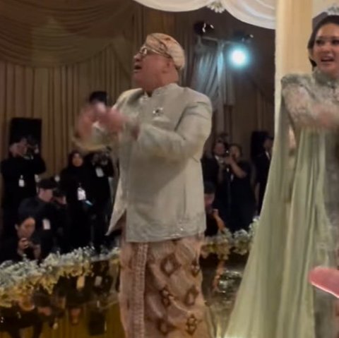 Potret Keseruan Maia Estianty dan Irwan Mussry di Momen Upacara Sawer Al Ghazali dan Alyssa Daguise, Heboh Bagi-Bagi Rezeki dengan Bahagia