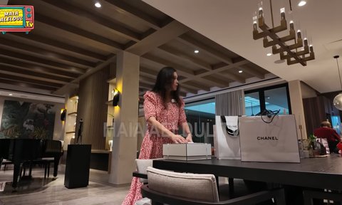 5 Potret Maia Estianty Ragu Bongkar Seserahan Untuk Alyssa Daguise dari Irwan Mussry, Berkali-kali Tegaskan Tak Kepo