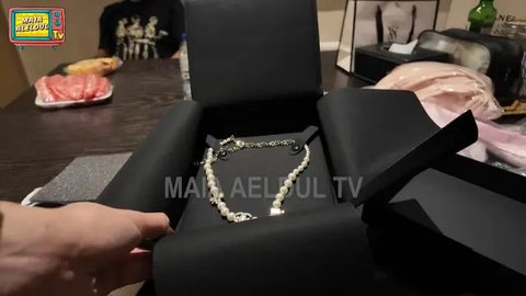 Melihat Hadiah Seserahan dari Irwan Murssy untuk Alyssa Daguise