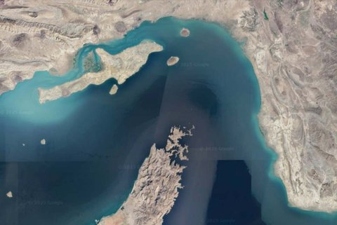 Oleh sebab itu, ancaman penutupan Selat Hormuz yang dilakukan Iran pun memicu kekhawatiran luas.
