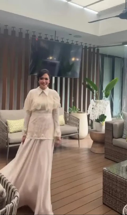 Koleksi Dress Indah Maia Estianty