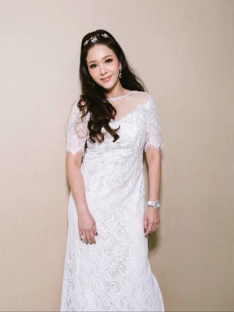 Koleksi Dress Indah Maia Estianty