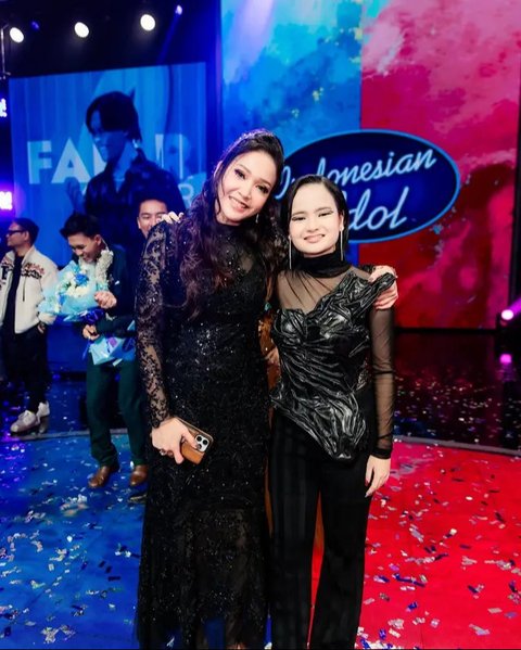 Koleksi Dress Indah Maia Estianty
