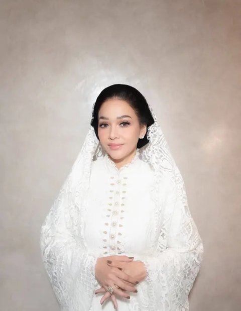 Koleksi Dress Indah Maia Estianty