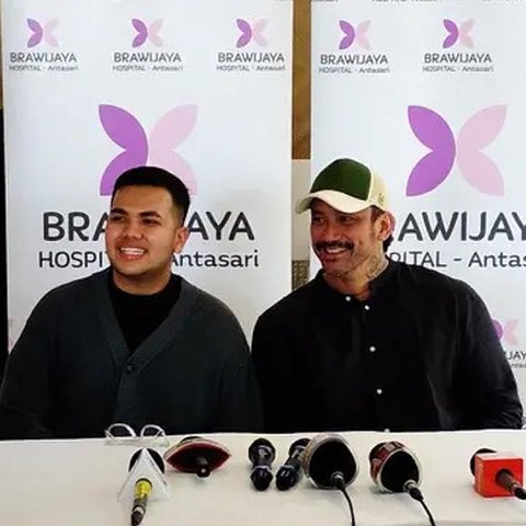 Kebahagiaan menyelimuti Tora Sudiro, yang dikaruniai cucu pertama dari putrinya, Azzahra Nabila Sudiro. Bayi laki-laki itu bernama Kanoadria Adenang Lubis.