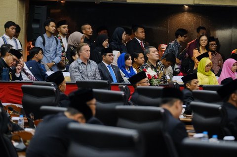 Menteri Ekraf Teuku Riefky Harsya menghadiri rapat paripurna Dewan Perwakilan Rakyat Daerah (DPRD) Jakarta