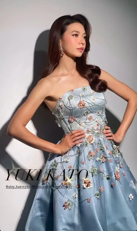 Artis dengan Tampilan Glamor saat Hadir di Acara Penghargaan Drama. [Instagram]