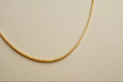 Model Kalung Rantai Emas Panjang