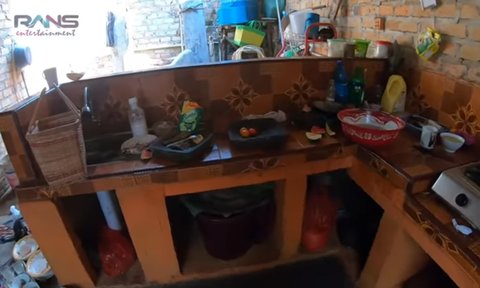 7 Potret Dapur Outdoor Mbak Lala Pengasuh Rafathar di Kampung Halaman, Rumah Super Luas Buat Raffi & Nagita Melongo