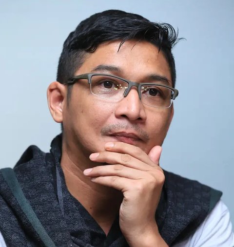 Beruntung, kembalinya ia ke dunia musik Pasha mendapat dukungan dari Walikota Palu, Drs. Hidayat M. Si. Menurut beliau tidak ada masalah Pasha kembali bermusik asal tak mengganggu kinerjan