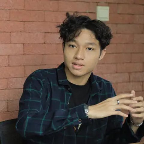 Salah satu film Indonesia yang akan berlaga di libur Lebaran 2025 adalah Komang produksi Starvision Plus dengan bintang Kiesha Alvaro dan Aurora Ribero.