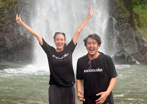 Potret Nadine Chandrawinata Ajak 2 Anaknya ke Curug, Kompak Sama Dimas Anggara