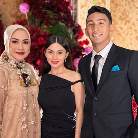 Potret Ariel Tatum Kondangan Bareng Marini Zumarnis, Calon Mantu dan Mertua Kompak - Kode Sudah Dapat Restu?