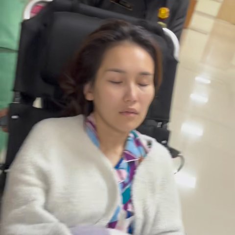 Potret Ayu Ting Ting Dilarikan ke Rumah Sakit Usai Rayakan Ulang Tahun ke-33, Wajah Pucat dan Tubuh Lemas