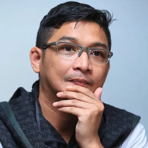 Beruntung, kembalinya ia ke dunia musik Pasha mendapat dukungan dari Walikota Palu, Drs. Hidayat M. Si. Menurut beliau tidak ada masalah Pasha kembali bermusik asal tak mengganggu kinerjan