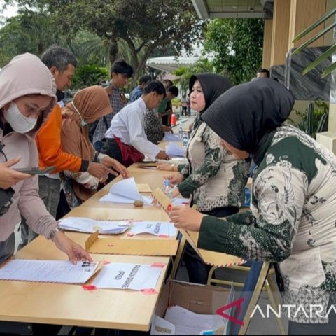 Pemprov DKI Jakarta dibanjiri 7.000 pendaftar PPSU, melampaui kuota 1.100 orang yang tersedia, menunjukkan tingginya angka pencari kerja di Jakarta.