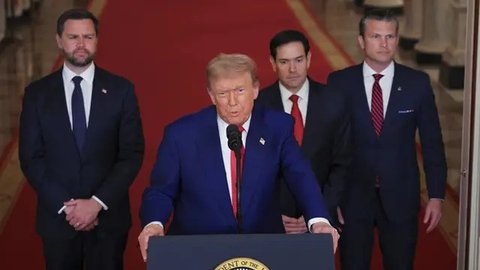 Presiden Donald Trump berpidato dari Gedung Putih, Sabtu (21/6/2025), setelah militer Amerika Serikat menyerang tiga situs program nuklir Iran, yang menandai secara langsung dukungan terha