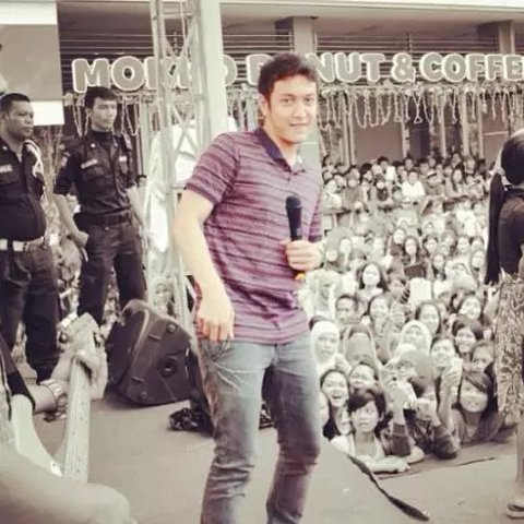Potret Transformasi Dimas Anggara dari Anak Band Hingga Kini Sudah Jadi Aktor dan Suami Idaman