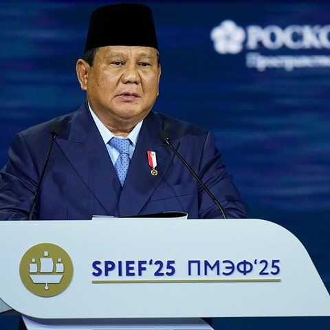 Presiden Prabowo Subianto berpidato saat sesi pleno Forum Ekonomi Internasional St. Petersburg di St. Petersburg, Rusia, Jumat (20/06/2025).