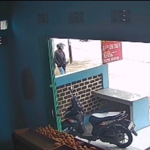 aksi heroik wanita gagalkan pencurian motor