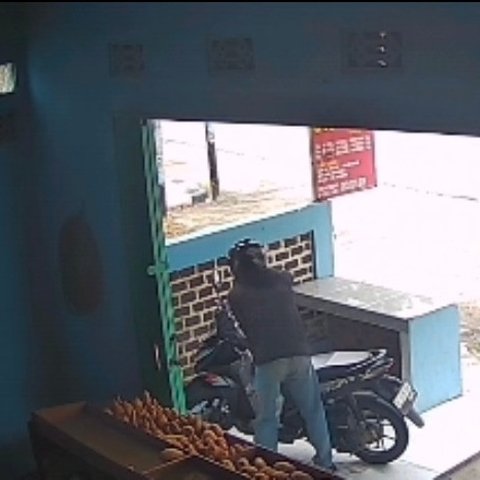 aksi heroik wanita gagalkan pencurian motor