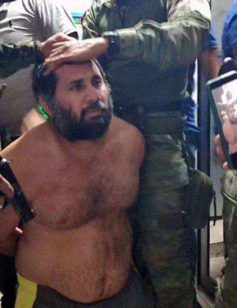 Bos narkoba Adolfo Macias, alias Fito, setelah ditangkap kembali di Manta, Provinsi Manabi, Ekuador, pada 25 Juni 2025.