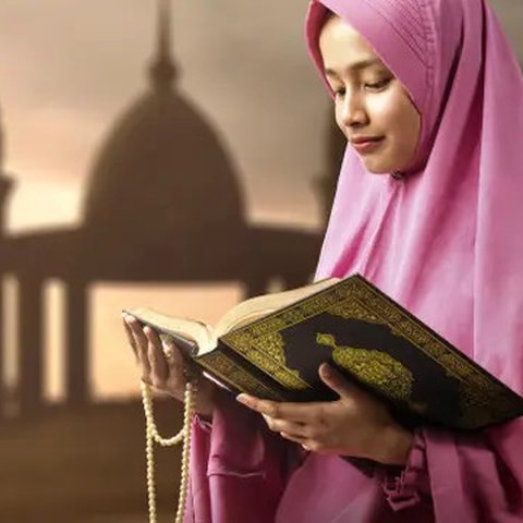 Ilustrasi Membaca Al Qur'an Credit: shutterstock.com