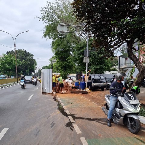 proyek galian jalan di Saharjo Tebet