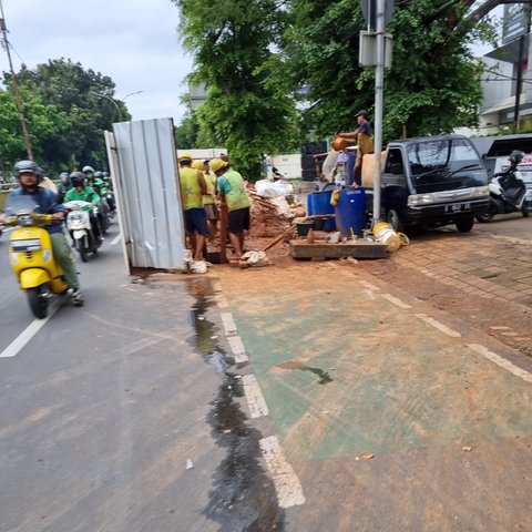 proyek galian jalan di Saharjo Tebet
