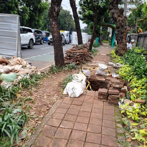 proyek galian jalan di Saharjo Tebet