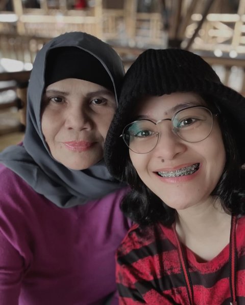 Potret Mita The Virgin Habiskan Waktu Bersama Sang Ibunda Sebelum Meninggal, Kini Tinggal Kenangan
