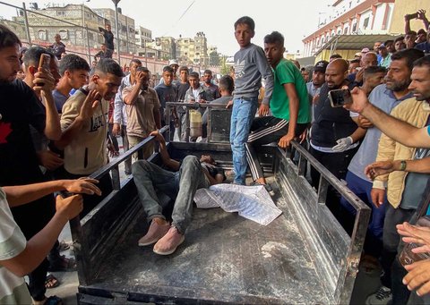 Sedikitnya  63 warga Gaza Palestina tewas dan 200 lainnya luka-luka setelah aksi penembakan yang dilakukan militer Israel di Khan Younis, Gaza, Selasa, (17/06/2025).