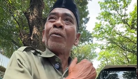 Keren, Pria Paruh Baya Jualan Es Cincau Jago 4 Bahasa Asing, Ternyata Ngefans Dengan Bung Karno