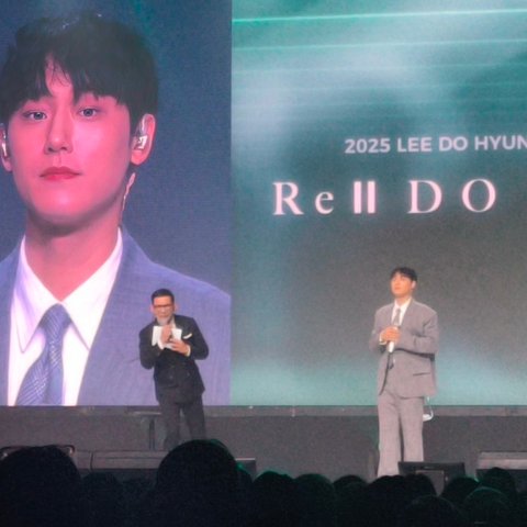 5 Potret Seru Fanmeeting Lee Do Hyun di Jakarta, Main Badminton Hingga Blusukan Beri Boneka Untuk Satu Penggemar