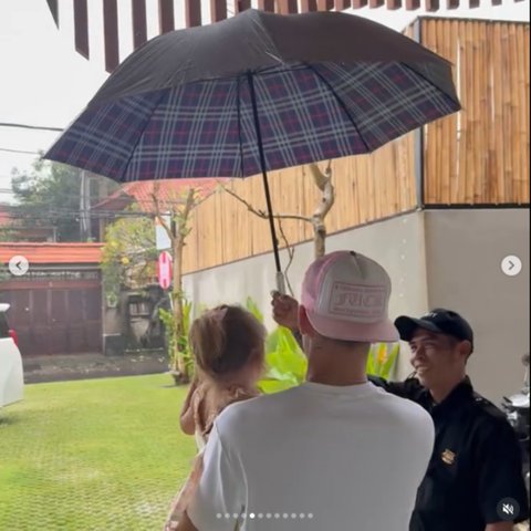 Ngaku Cuma Teman, Potret Jennifer Coppen Makin Terang-terangan Pamer Kemesraan dengan Justin Hubner