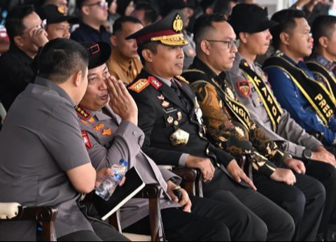 Kapolri dan Seskab Teddy Indra Wijaya