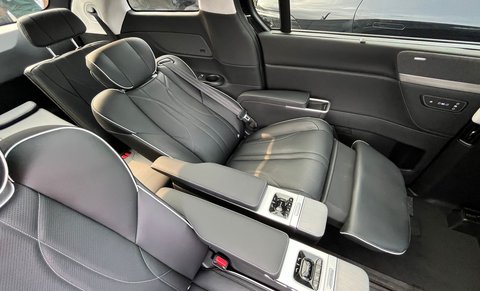 Kursi Zero Gravity Seat yang terletak di baris kedua Xpeng X9.
