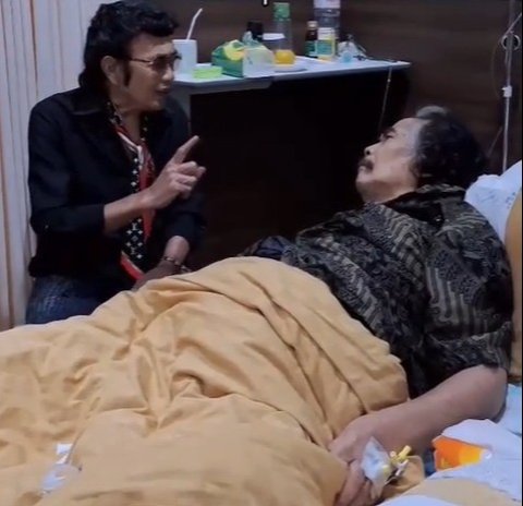 Momen Si Raja Dangdut Jenguk hingga Nasehati Jaja Miharja yang Terbaring di Rumah Sakit